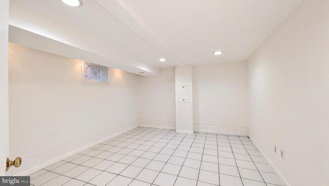 Building Photo - 8835 Tuckerman Ln