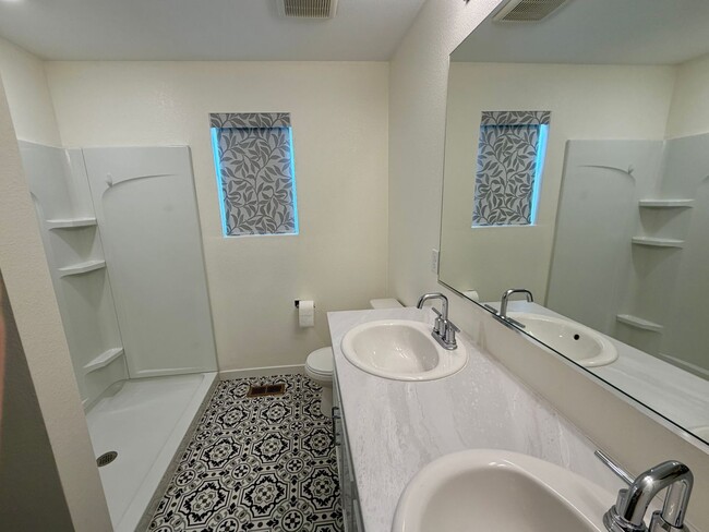 Building Photo - 1353 Reynolds St