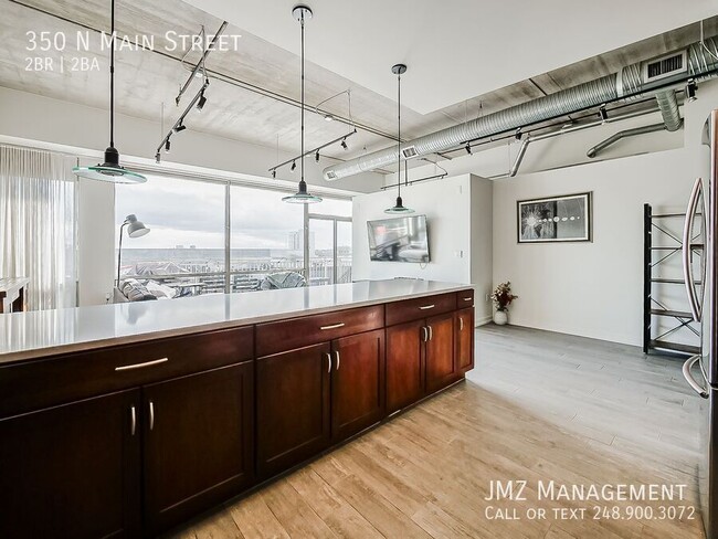 Building Photo - 350 N Main St