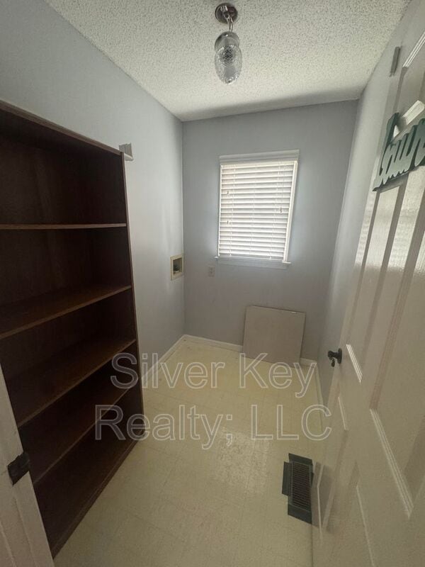 Building Photo - 1339 English Ln