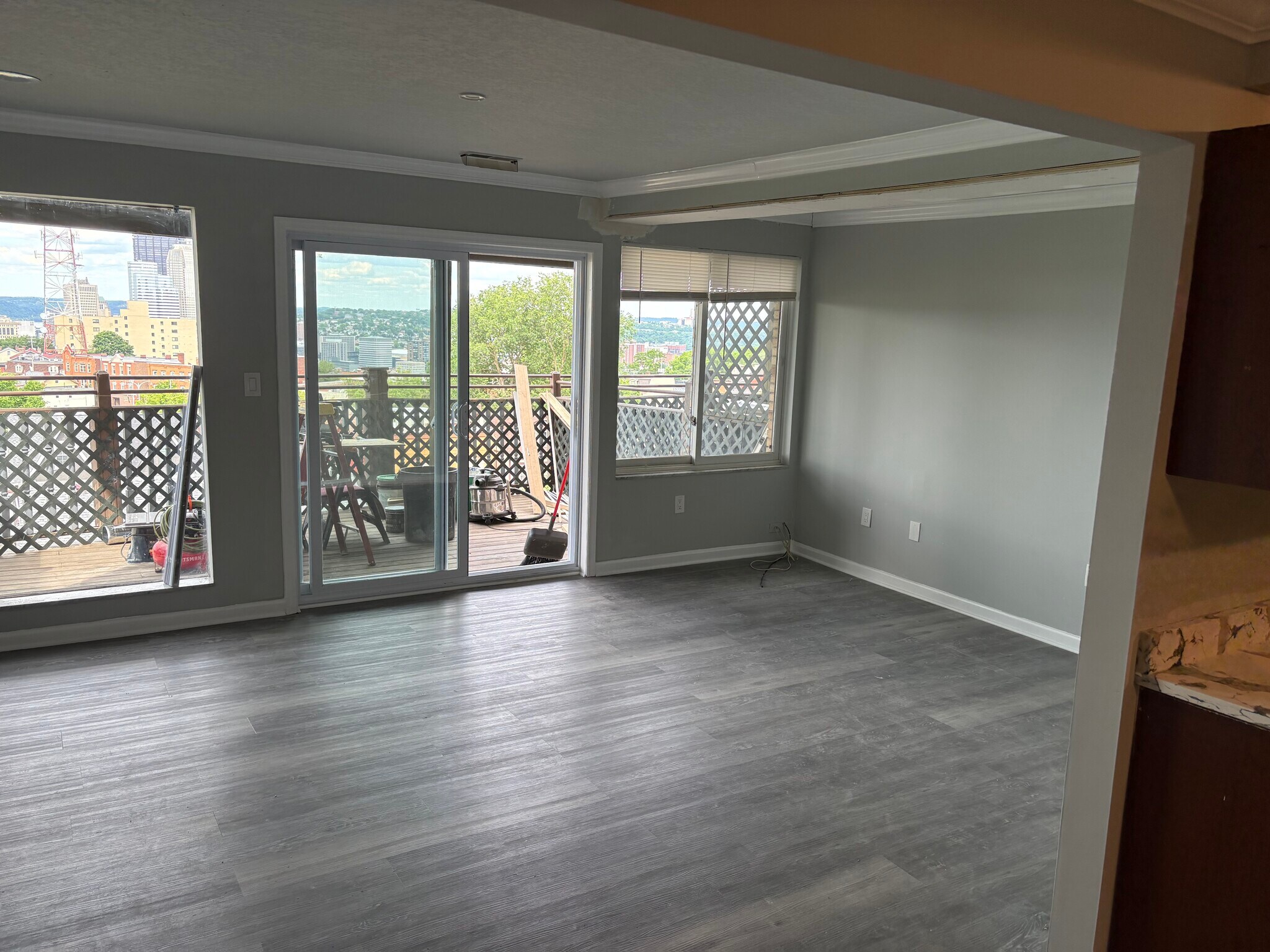 Deck off living area - 6 Prospect St