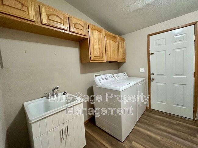 Building Photo - 1375 S Bagley Creek Rd