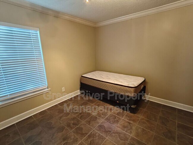 Building Photo - 1505 Majestic View Ln