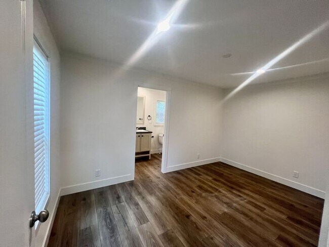 Building Photo - 2BR/2BATH newer mobile home! Off Wrightsvi...