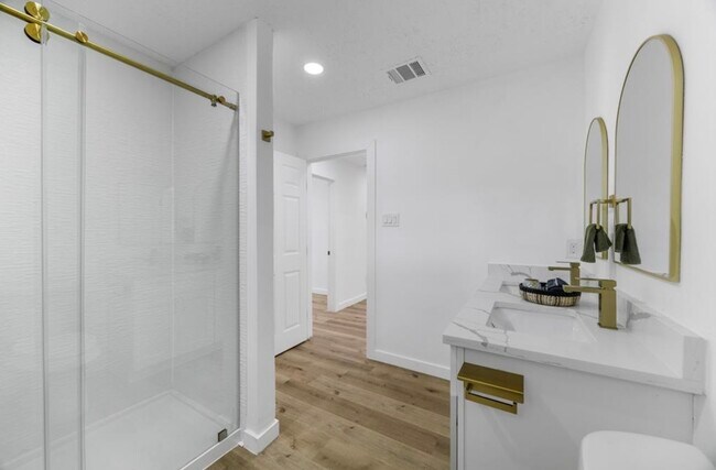 Building Photo - 3906 Simsbrook Dr