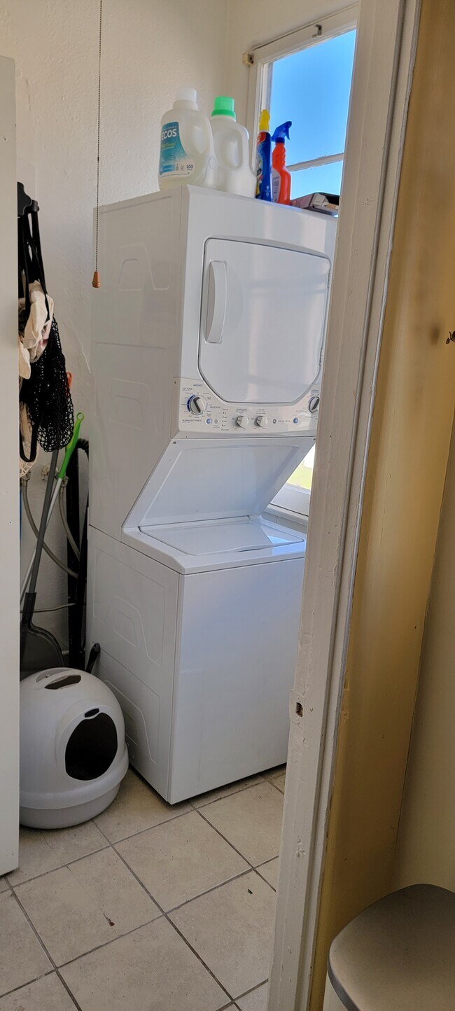 OPTIONAL WASHER DRYER - 1345 S Mansfield Ave