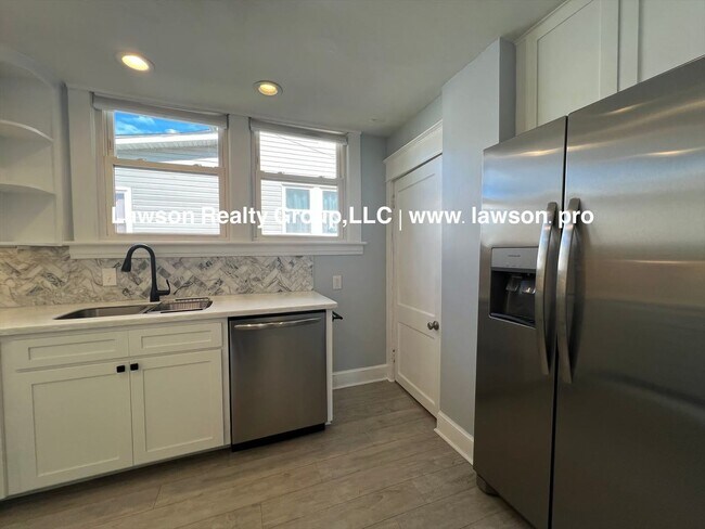 Building Photo - Charming Grandin Court House with Detached Garage and In Law Suite