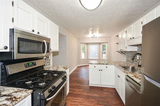 Building Photo - 4544 Coopers Creek Pl SE