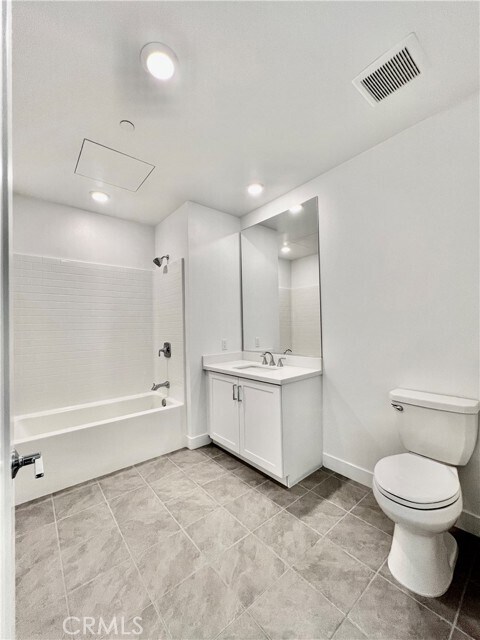 Building Photo - 2512 Rivington