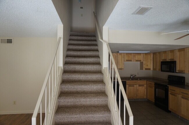 Building Photo - 2 Bedroom Condo in Great South Phoenix Location!