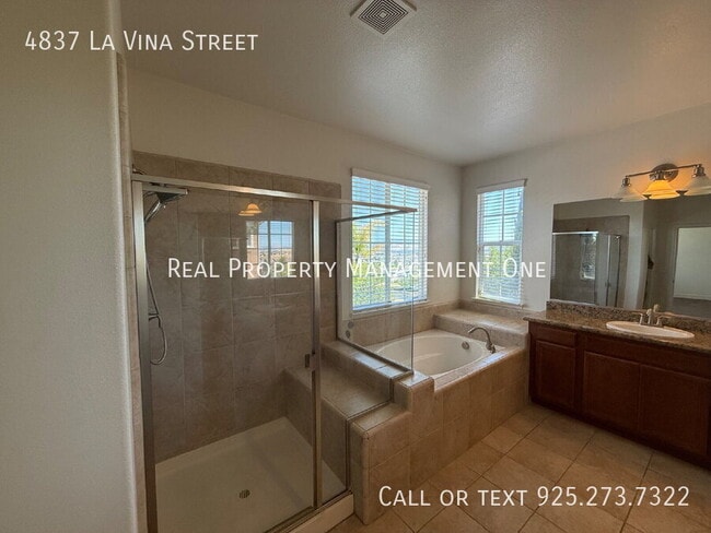 Building Photo - 4837 La Vina St
