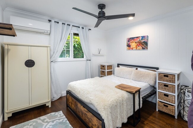 Building Photo - Privately Gated, Cool, Furnished Home, Tuc...