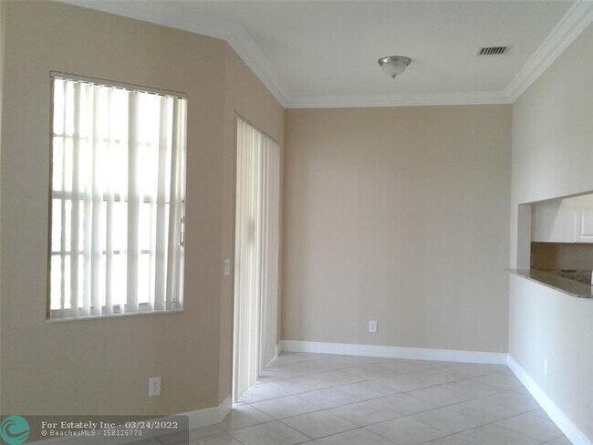 Building Photo - 3409 Lakeside Dr