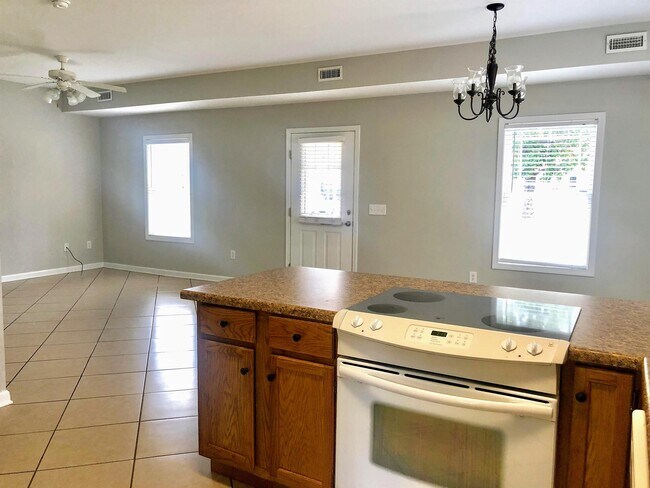 Building Photo - 1215 14th Ave