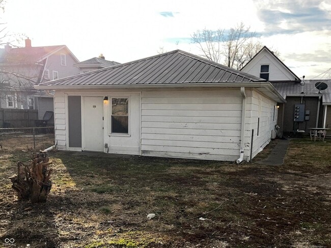 Building Photo - 336 W 6th St