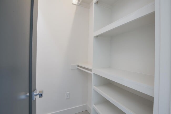 Building Photo - 1708 Perez St