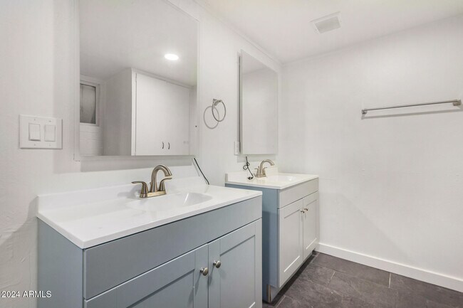 Building Photo - 936 W Rio Salado Pkwy