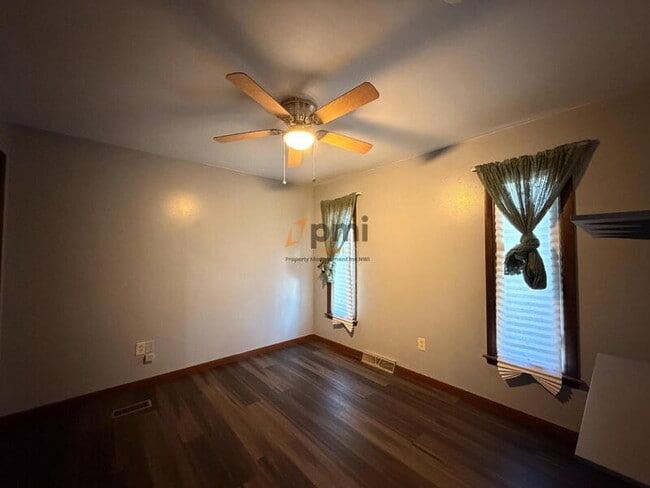 Building Photo - 9537 Arthur St