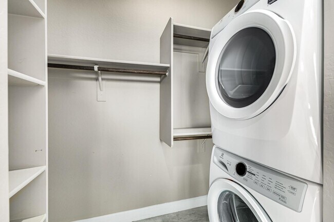 Building Photo - 7611 E Camino Vivaz