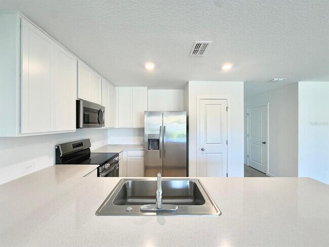 Building Photo - 836 Lynx St