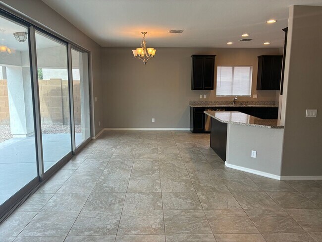 Building Photo - **BEAUTIFUL 3 BEDROOM/3 BATHROOM HOME LOCATED IN EASTMARK (ELLSWORTH & RAY)**