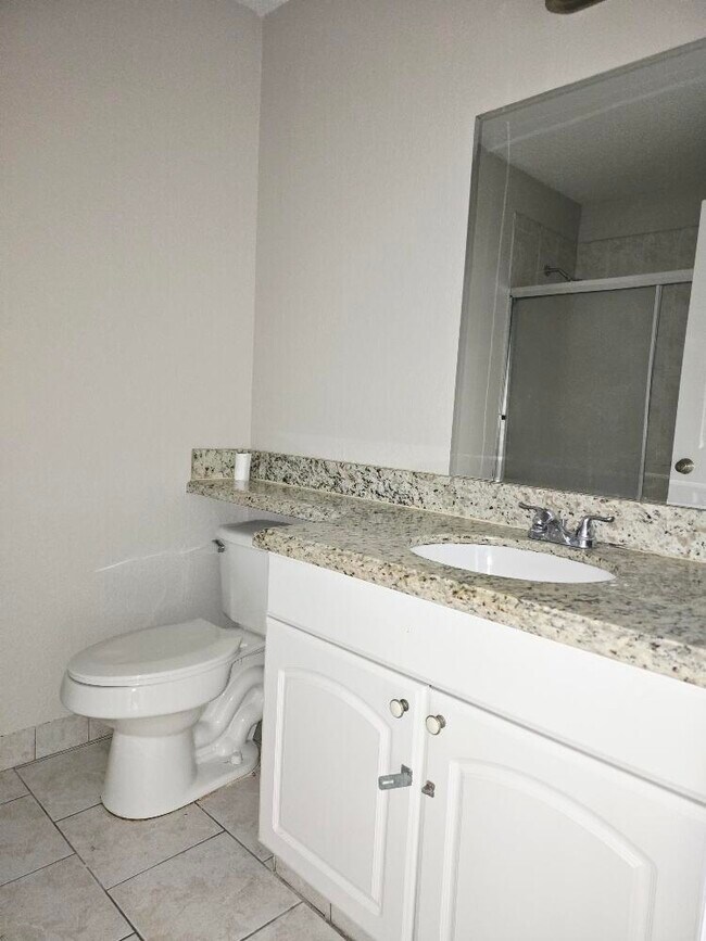 Building Photo - 1406 White Pine Dr