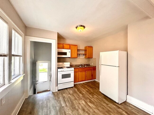Building Photo - Three Bedroom Home in Muskegon