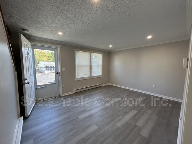 Building Photo - 270 Sunderland Rd