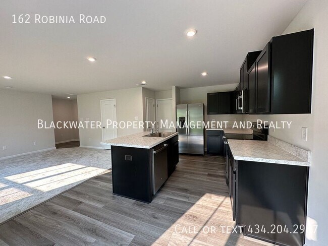 Building Photo - 162 Robinia Rd