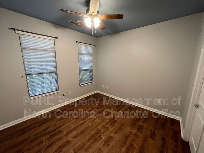 Building Photo - 462 New Bern Station Ct