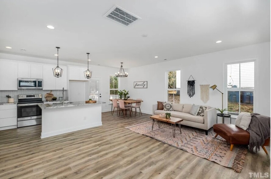 Building Photo - 2807 Cannada Ave