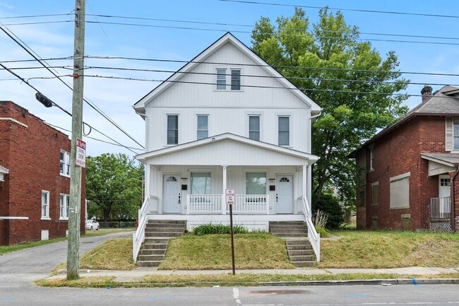 Primary Photo - 941 E Whittier St