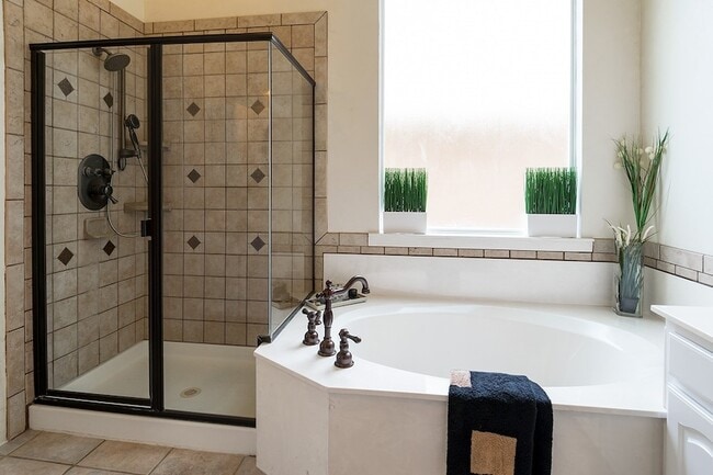 Building Photo - 7712 Brookview Ct