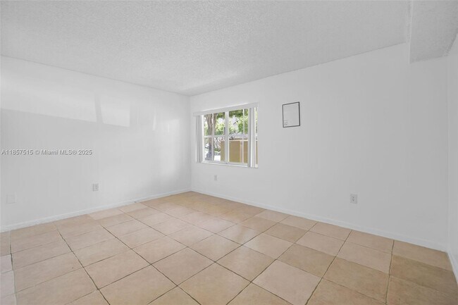 Building Photo - 8615 NW 5th Terrace