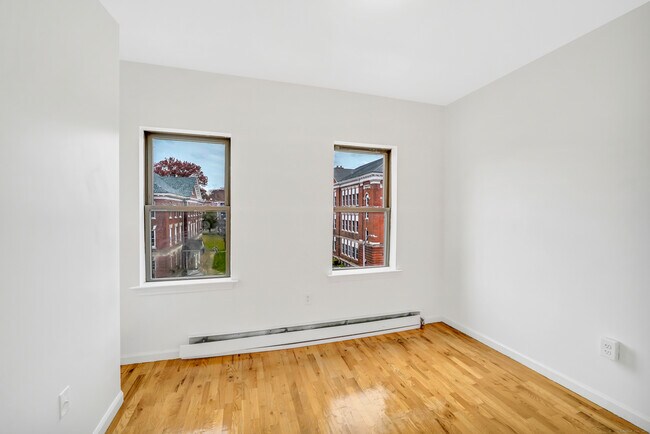 Building Photo - 1004 Broad St