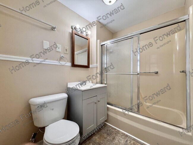 Building Photo - 348 Davis Ct