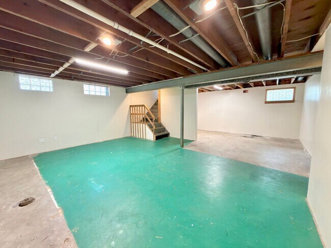 Building Photo - 7860 Sequoia Ct