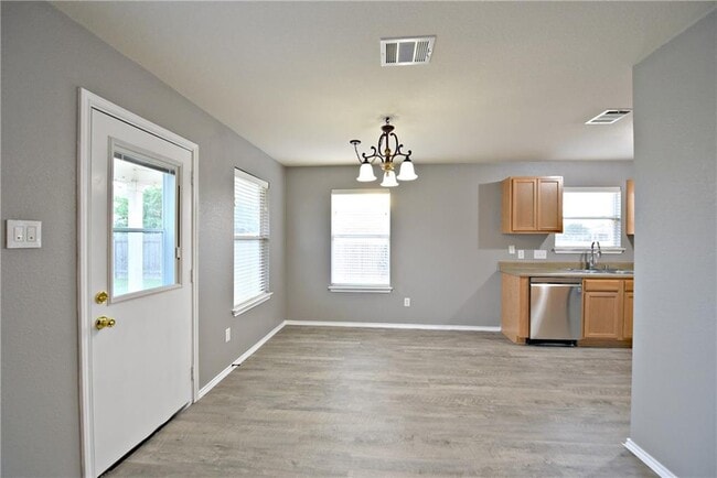 Building Photo - 802 Rubles Ct