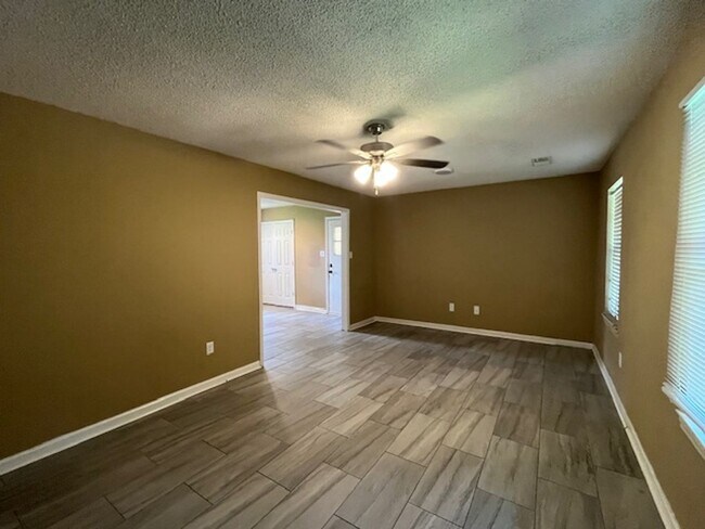 Building Photo - Renovated 2 Bedroom 1 Bath Home for Rent!!