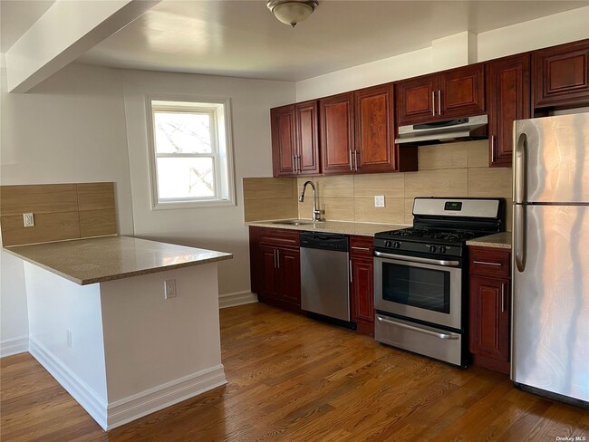 Building Photo - 47-3 58th Ln
