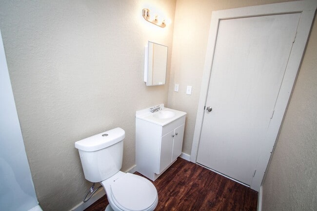 Building Photo - 934 Poinsettia St