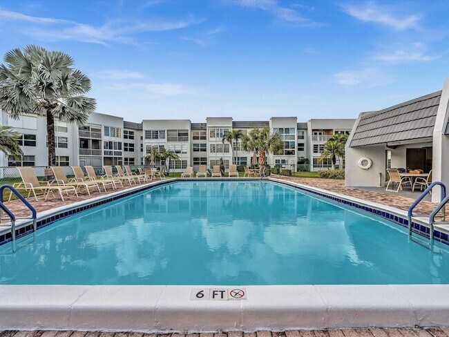 Building Photo - 6570 Royal Palm Blvd