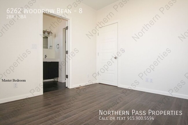 Building Photo - 2 Bedroom Townhome Ready for Immediate Mov...