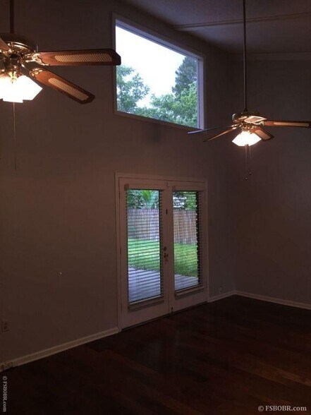Building Photo - 1128 Briarhurst Dr