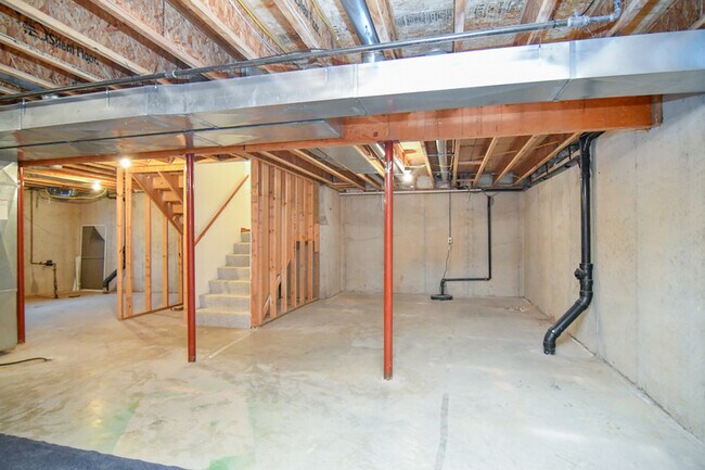 Building Photo - 160 E River Dr