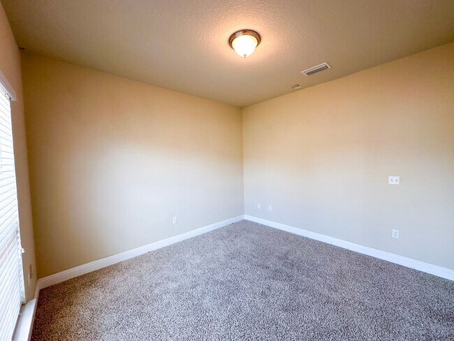 Building Photo - Well maintained 4 bedroom home with 2 car garage