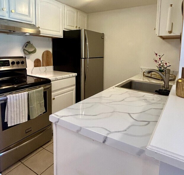 Building Photo - 209 Molokai Vlg