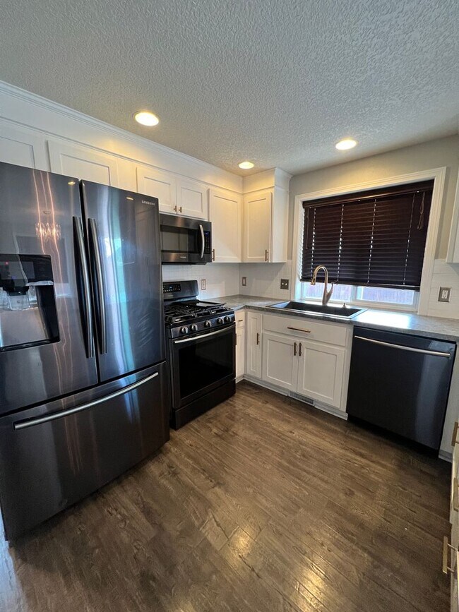 Building Photo - Beautifully Updated Home in Sage Point School District!