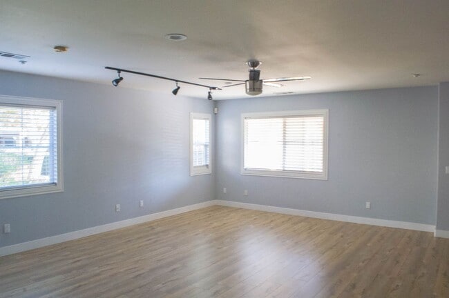 Building Photo - 25848 Iris Ave