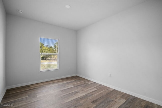 Building Photo - 942 Sunrise Blvd